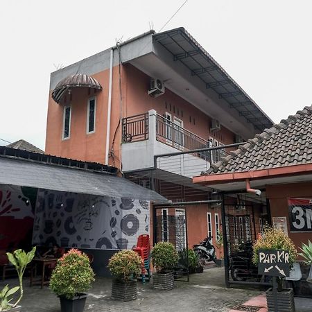 Djaboerigin Mongonsidi Guest House Redpartner Медан Экстерьер фото