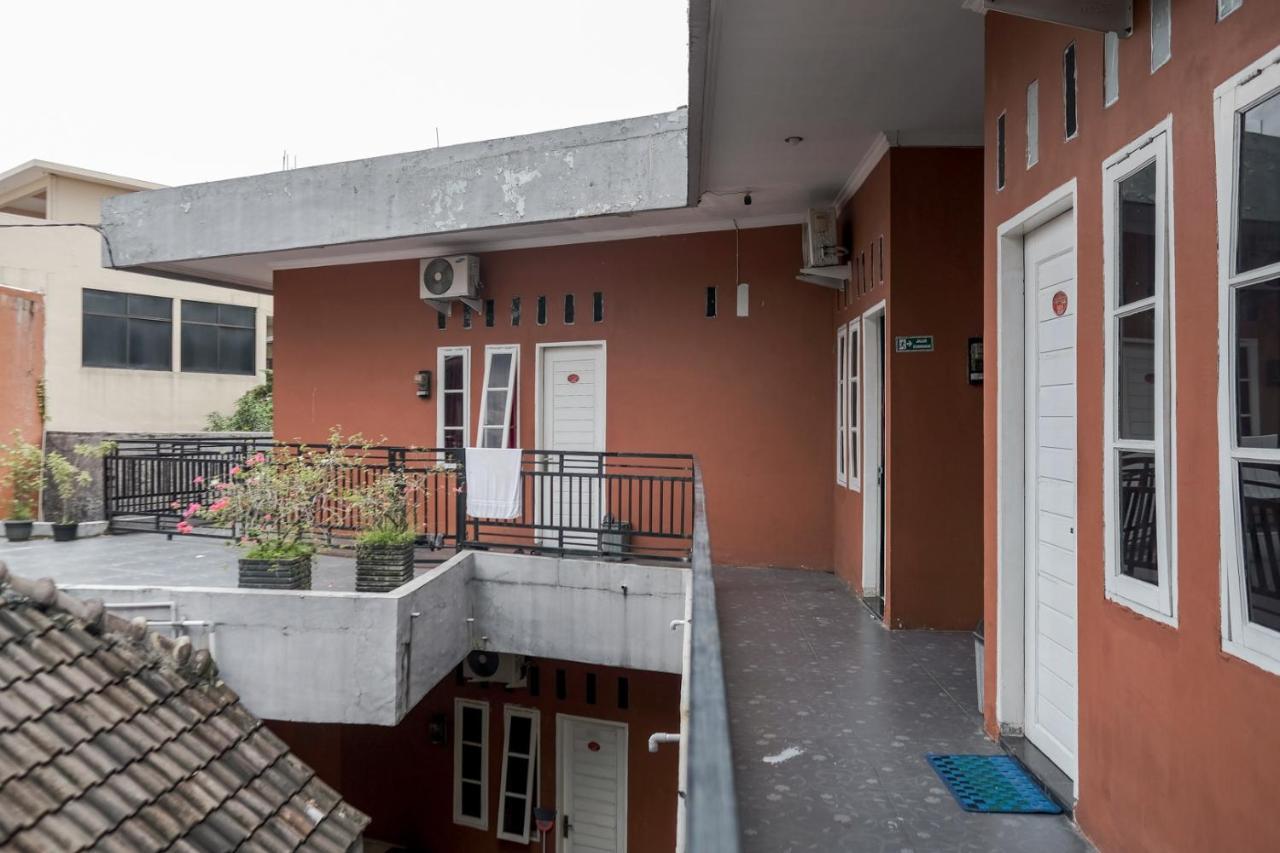 Djaboerigin Mongonsidi Guest House Redpartner Медан Экстерьер фото