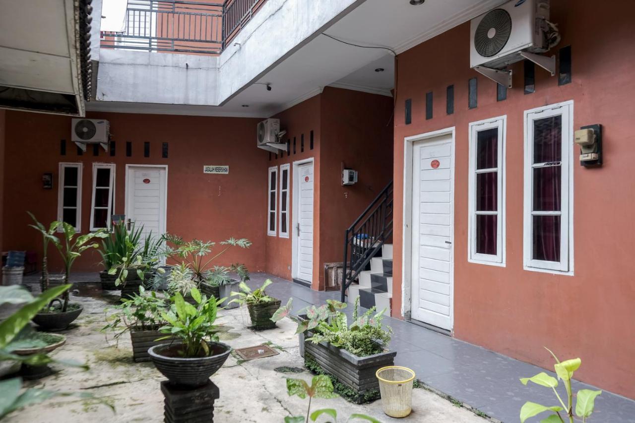 Djaboerigin Mongonsidi Guest House Redpartner Медан Экстерьер фото